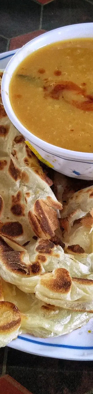 Sei dabei, wenn dein leckeres Roti Chanai auf der heissen Platte zubereitet wird